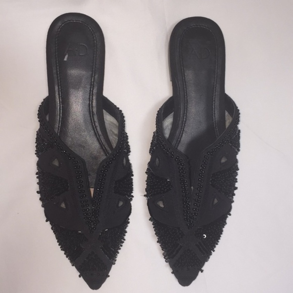 A D & Daughters slippers in black sz:6
